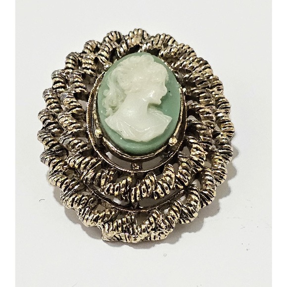 Vintage 1960s Green Cameo Brooch by Gerry's - Picture 3 of 9